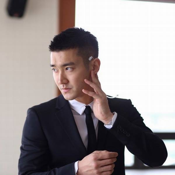 polinlove's tweet photo. 보디가드 '포돌이'로 변신한 서울경찰홍보단 일경, #최시원 이 아동학대 근절 캠페인에 참여했습니다. https://t.co/7X2TedwkoM https://t.co/n9EUX0pB5d