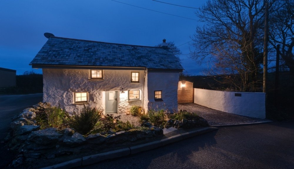 gdock7's tweet photo. This 300-Year-Old House Looks Simple From Outside But Hides Something Stunning, OMG! https://t.co/sUqxdkVc6A https://t.co/KfC94kRYHU