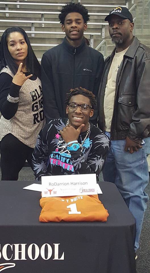 SkysTheLimitWR's tweet image. Congrats on achieving a major goal. Now let&apos;s finish it. 
#NextLevelWork
#Coach Hooks-WR
@_jordan7bryant