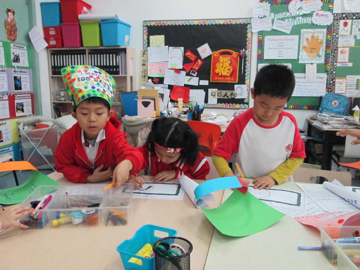 Grade1Beijing's tweet photo. We made it! #100daysofschool We swapped teachers and did 100 different activities #funingrade1 #myCISB https://t.co/RwlhbO5kAN
