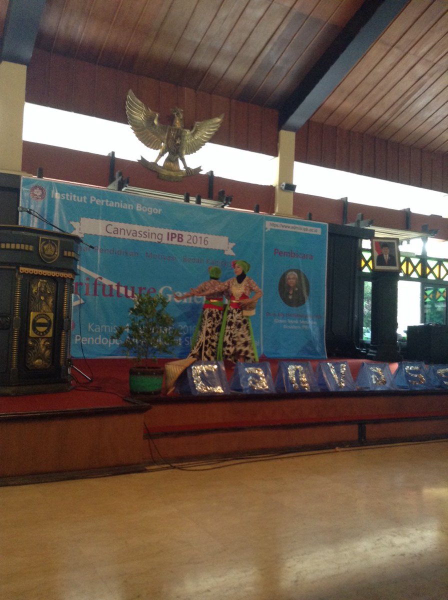 IMT_IPB's tweet photo. Hiburan tari tradisional dari mahasiswa IMT IPB 😊😊 https://t.co/ysZVnftfuW