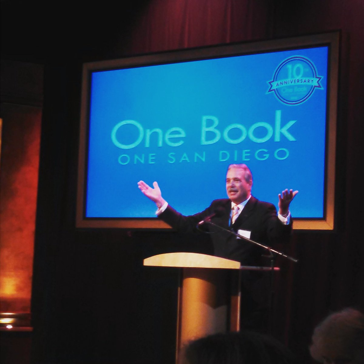 EliseCapron's tweet image. Celebrating the kickoff of #OneBookOneSanDiego ! @OneBookSD @monicastangled #obosd