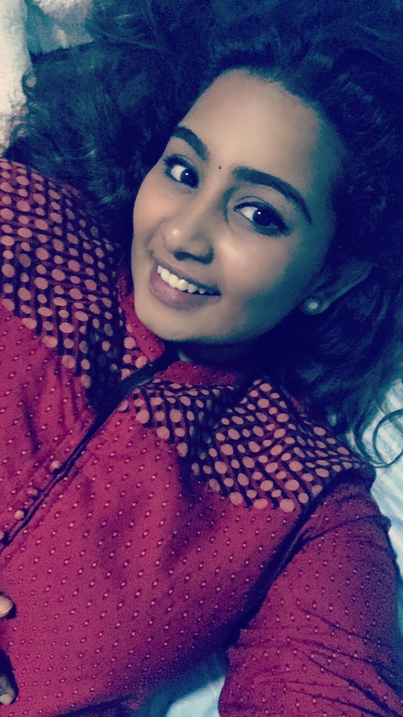sandydaisies_'s tweet photo. When you reach home and realise your make up was on point but you forgot to take pictures lol https://t.co/HUt74m7RJU