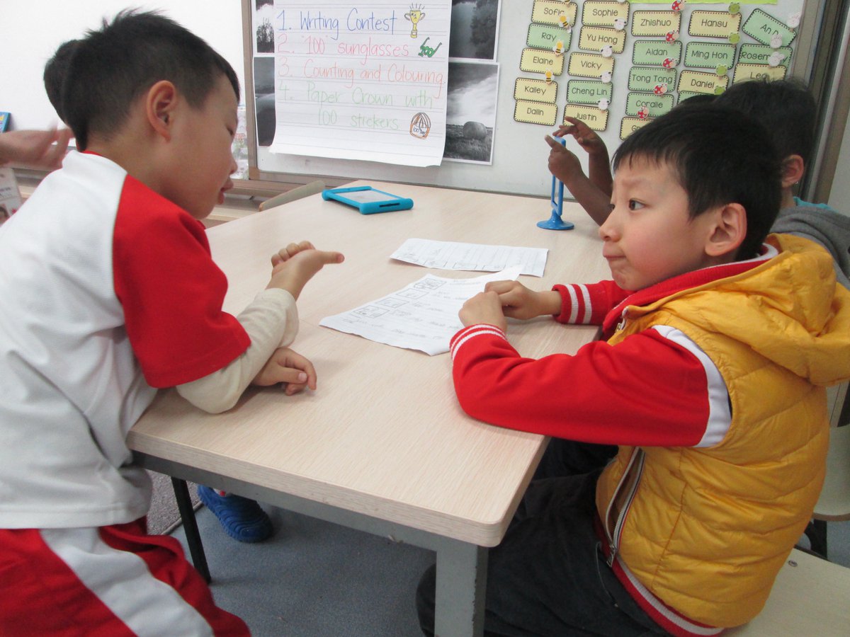 Grade1Beijing's tweet photo. Student wrote a procedure of How to Be a Good Friend and then taught the Kinders be good friends too #myCISB #Grade1 https://t.co/Hv5UOedTKP