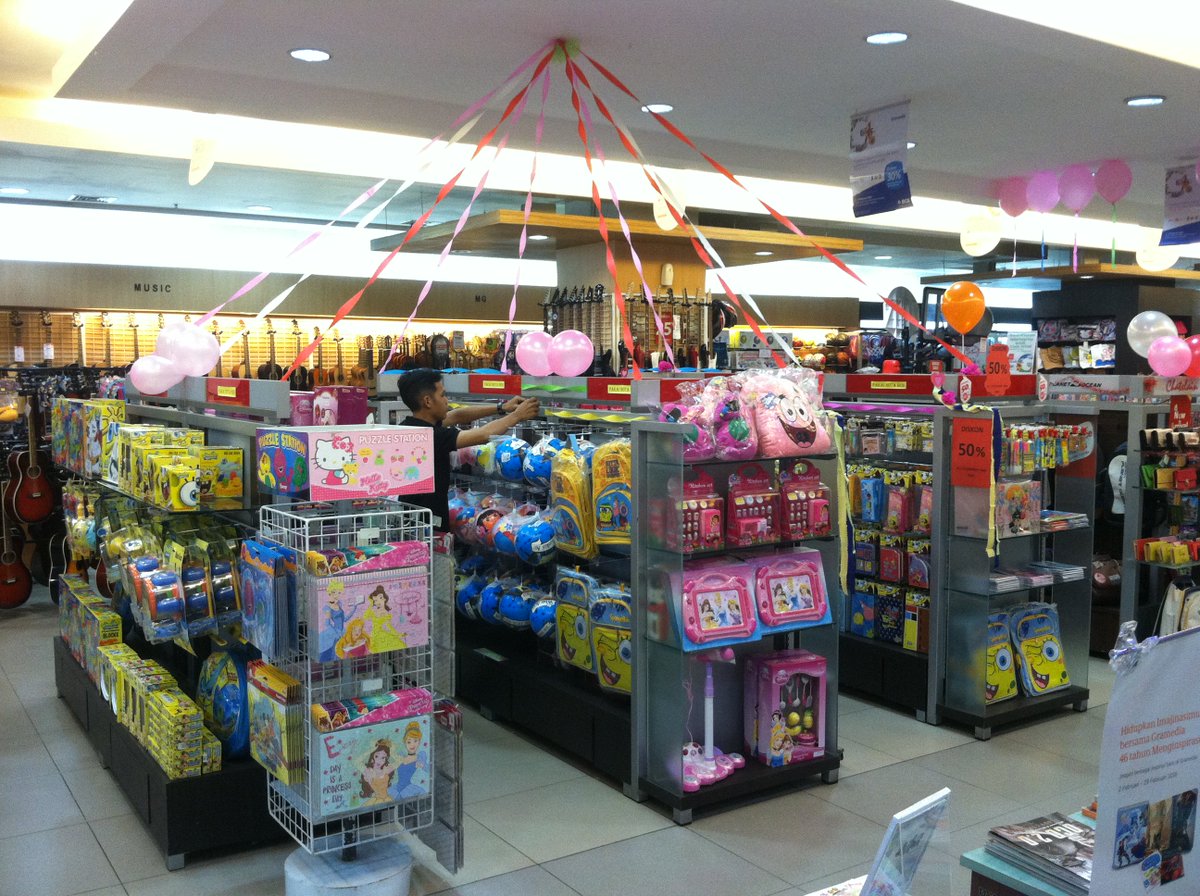 GramediaDutaBJM's tweet photo. Happy birthdays gramed :3 yang ke -46  :* 
from : Counter Toys :) https://t.co/zYSWdkBTj6