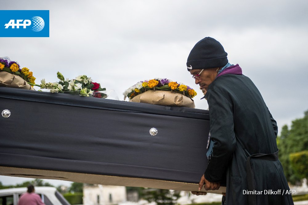 Poorly made coffins spoil Cuban funerals u.afp.com/ZsQq