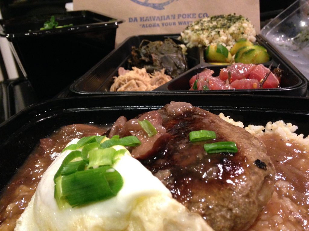OlenaHeu's tweet photo. Dinner is served thanks to @hawaiianpokeco #alohayourway Great new find for customized poke bowls, plate lunch and + https://t.co/c4siJRkyd6