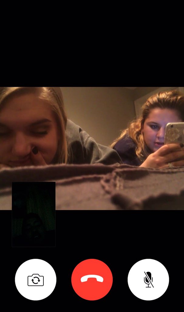 brandumbaf's tweet photo. FaceTime date w/ @SaraNJoyce & @laurhern. #squad5ever π» https://t.co/SEotV1MWTw