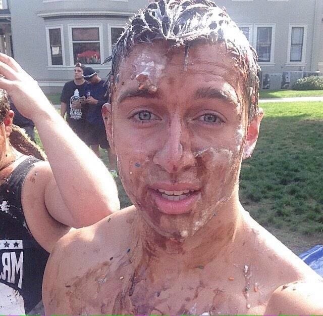 DaOnlyUndefined's tweet image. When she said she showered but didn't. 😂💀