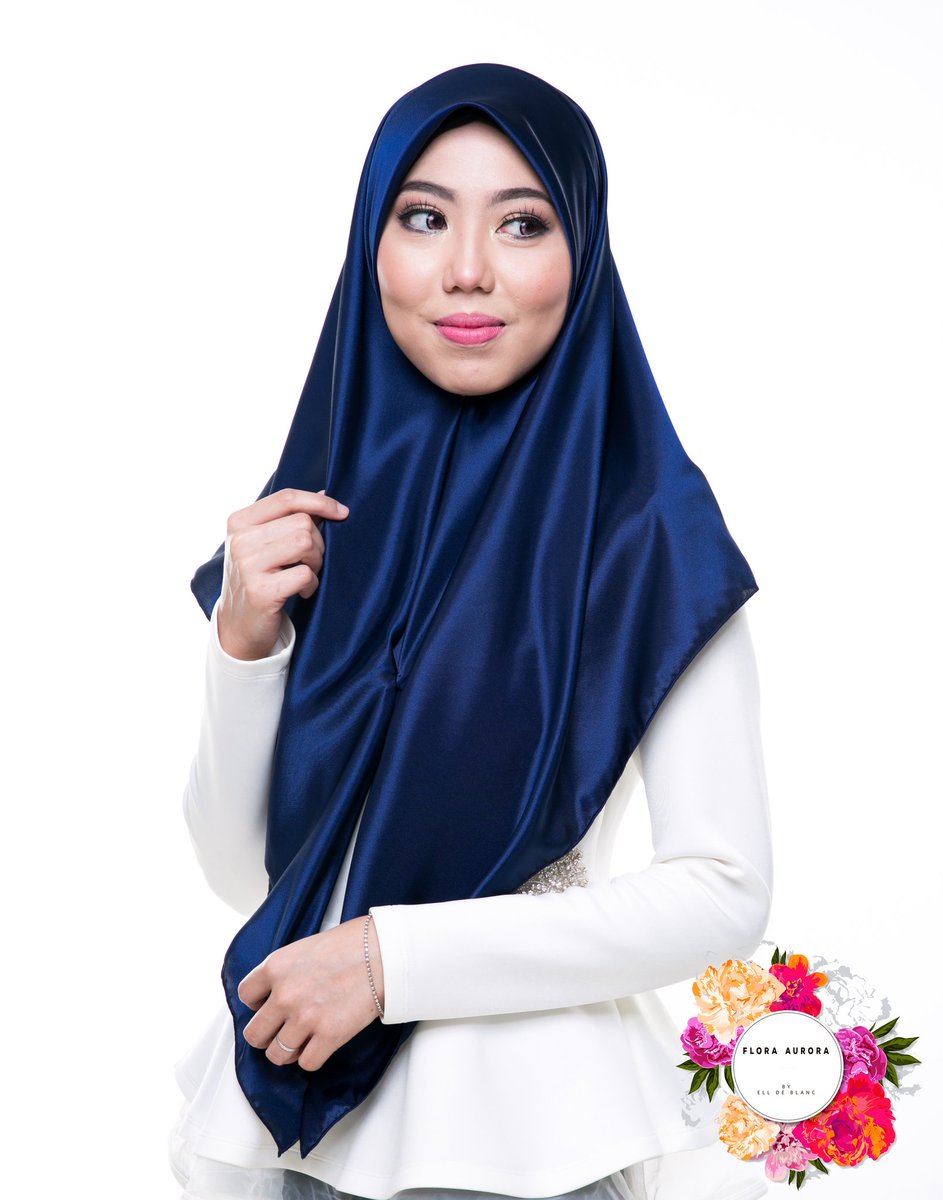 EllDeBlanc's tweet photo. Flora Aurora Square Shawl. Go check out our instagram @EllDeBlanc for more details 😘😘😘🐦🐦🐦 https://t.co/iUTDRXUN3H