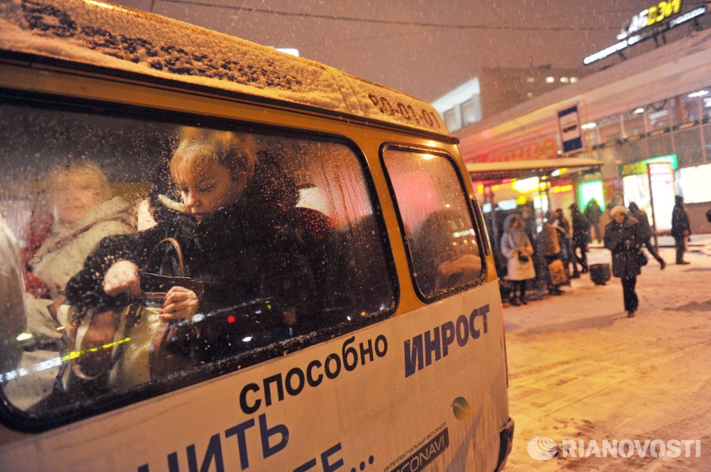 Водитель автобуса спб. Мир в автобусе спб. Мир в автобусе спб. Гуп пассажиравтотранс кондуктора. Телевизоры в общественном транспорте.