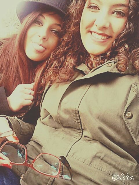 PARISMONTRESOR's tweet photo. Buongiorno❤  #MiglioreAmica #TiAdoro❤  #SchoolTime❤ https://t.co/0ZeHjvStnZ