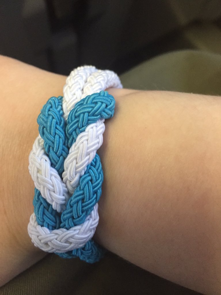 Gemgem5491's tweet photo. Supporting not only those with cancer, but also the hardworking nurses, Drs, and researchers! #WorldCancerDay https://t.co/H09Blotgos