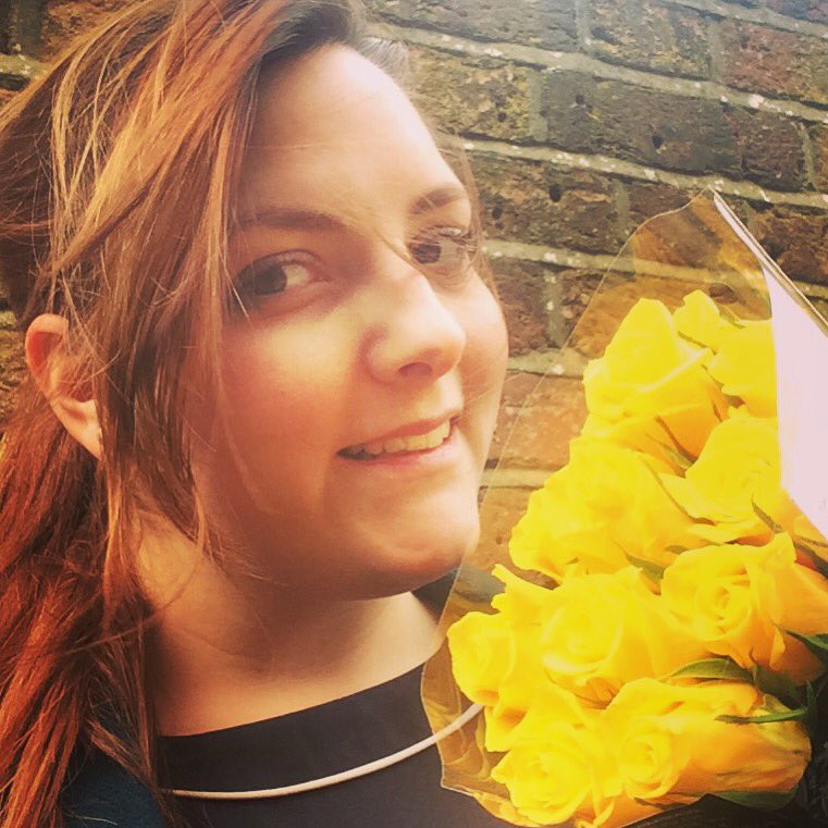 MitchellElle's tweet photo. Random act of kindness from @eagleradio #raok #roses #daymade #guildford https://t.co/pdTRB4wvzP