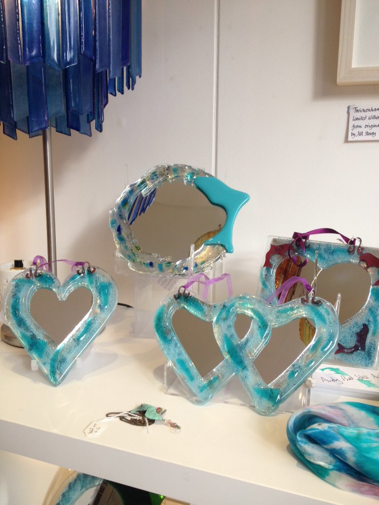 Check out my range of #Valentines' #mirrors in sparkling fused glass, only <a href="/LoversLights/">🧸</a> Church St Twickenham