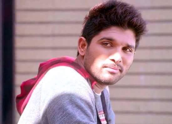 SriRamAAAA's tweet photo. Literally no words to describe his expression ..
💟💟 @alluarjun na pranum 💟💟
#AlluArjun1CrFacebookFans 💪💪💪 https://t.co/onMr3nLDEp