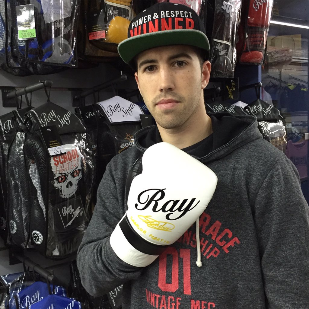 sandormartin's tweet photo. ¡¡Sorteo guntes firmados #RaySugarBoxing!!
1. Etiqueta 2 amigos.
2. Comparte.
3. Sigueme.
¡Mucha suerte y gracias! https://t.co/3vIFnDbvRy