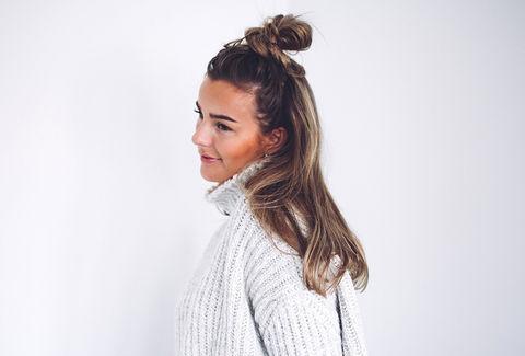 Stylistano's tweet photo. It-frisyren #thehalfbun https://t.co/TssK279Lqs https://t.co/diT0WvmP3e