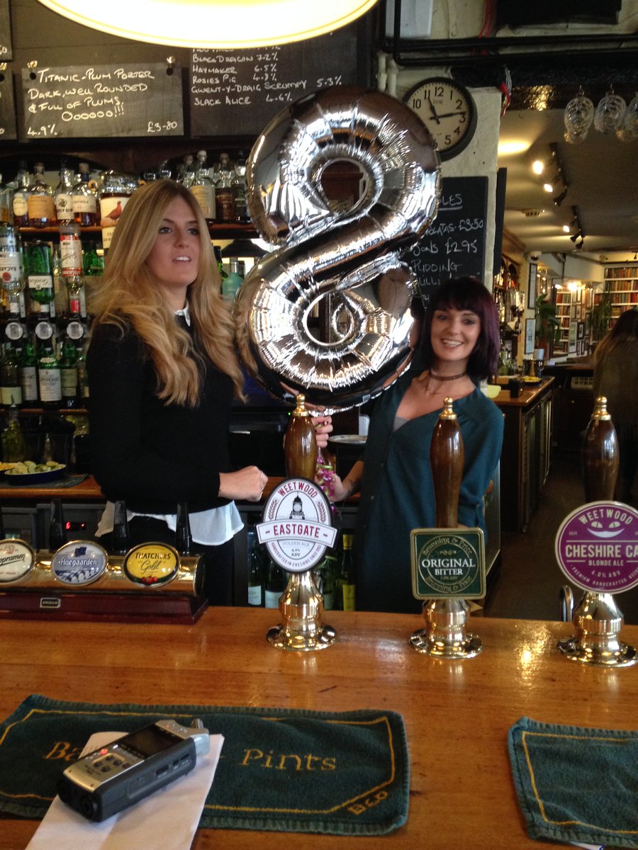 EntyceCreative's tweet image. @HarkersArms thanks to the gorgeous girls at Harkers for wishing #Entyce a #happybirthday