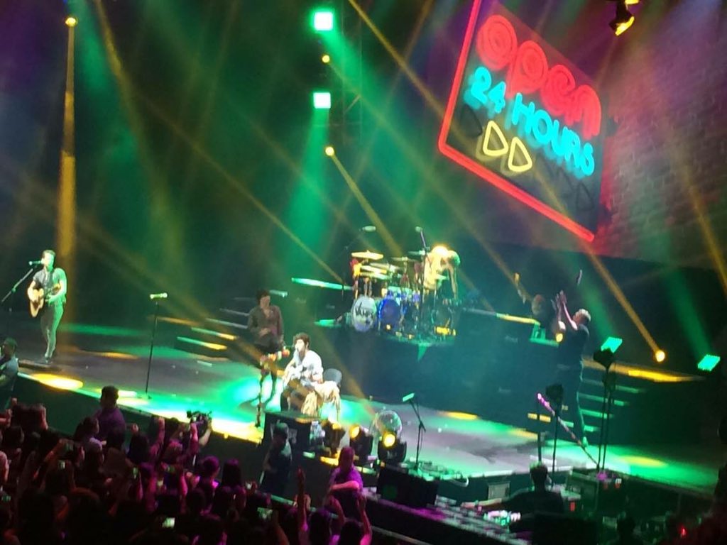 TheTidePHLTeam's tweet photo. we miss you guys so much. i still have pcd right now, i cri. @TheTide @TheVampsband @BeforeYouExit https://t.co/wtB1xQmQQL