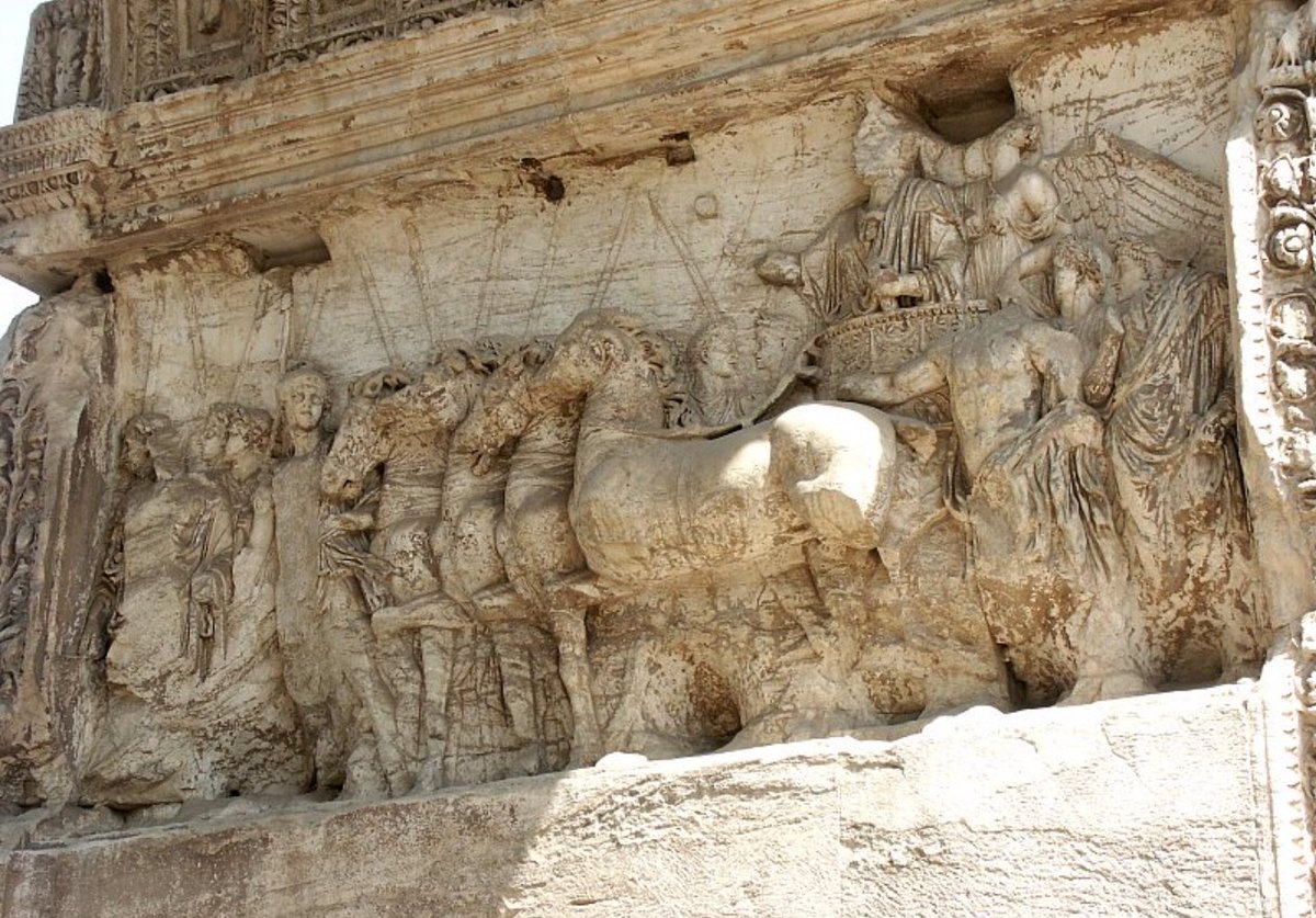 archoftitus1's tweet photo. This is a picture engraved into the arch, it depicts the soldiers triumphing over Jerusalem. https://t.co/ZaHB7FVWok