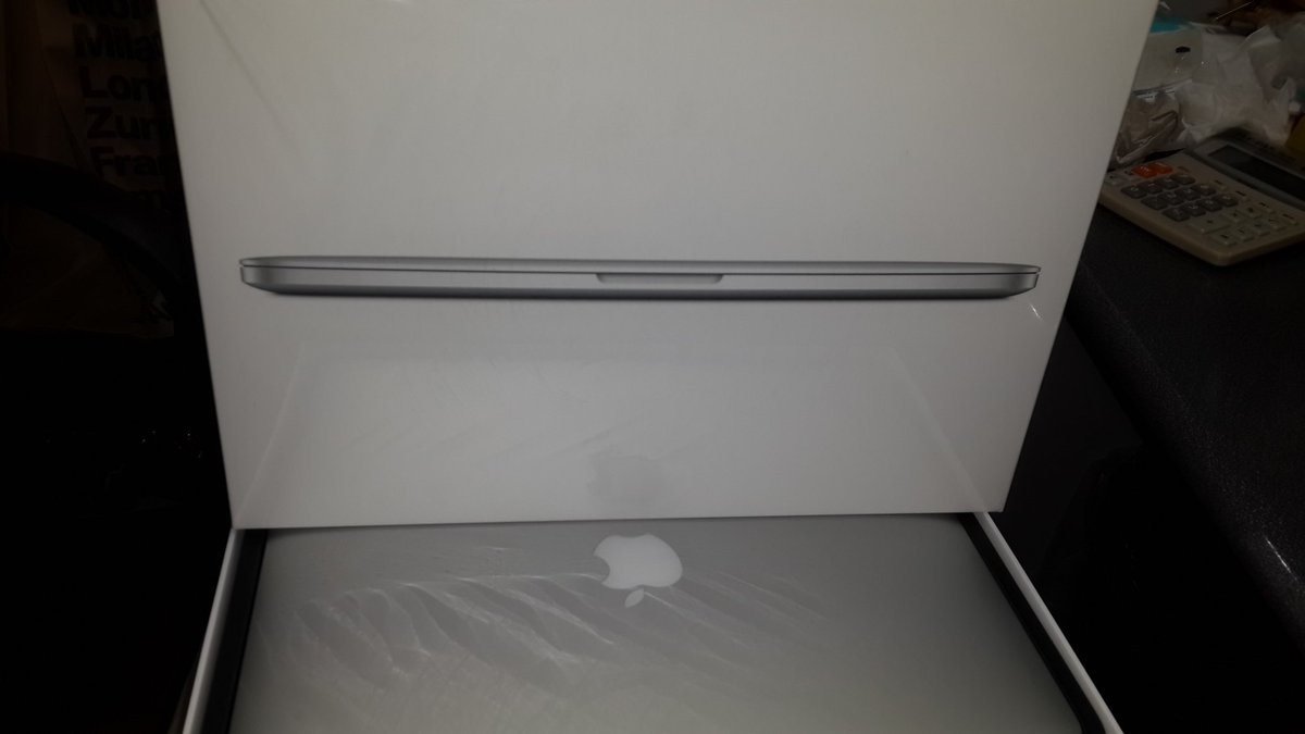 shar1z's tweet photo. The apocalypse must be coming I. ..?! MAC??? #byebyemicrosoft #helloapple #fb https://t.co/PJ1YzKTbmS