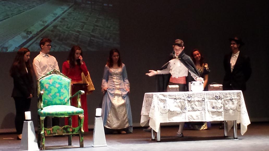 Ies_GPrieto's tweet photo. Los alumnos del @Ies_GPrieto representan El Mercader de Venecia en inglés https://t.co/rHrNdeB70G