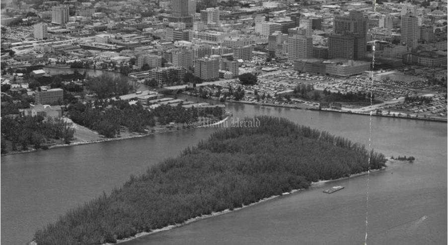 MiamiRiverDist's tweet photo. 7/23/1954, Bill Kuenzel/Miami Herald Staff: Burlingame Island (now Brickell Key) &amp; Miami River Entrance. https://t.co/5ibVA5yH9V