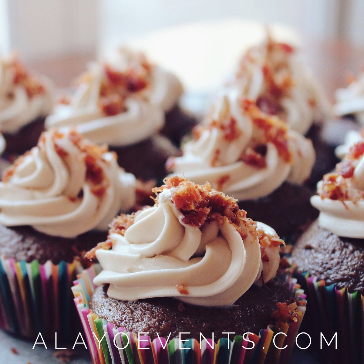 alayoevents's tweet photo. #cupcakes don’t have to be #fancy to make an #awesome option for your #reception. https://t.co/L6ZJqHxQ6j