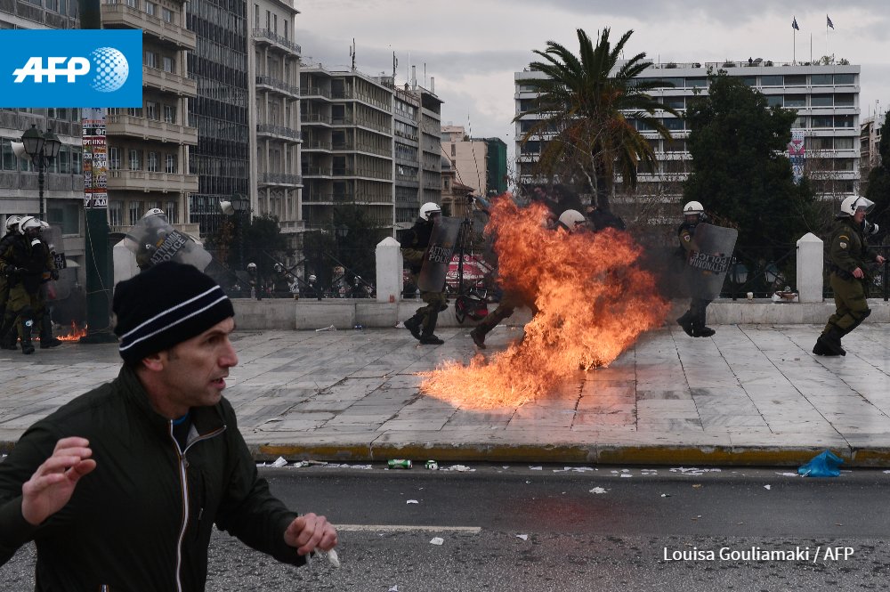 AureliaBAILLY's tweet photo. Protest in front of the Greek parliament in #Athens #AFP Photo by @lgouliam https://t.co/ooFmR9kVnn