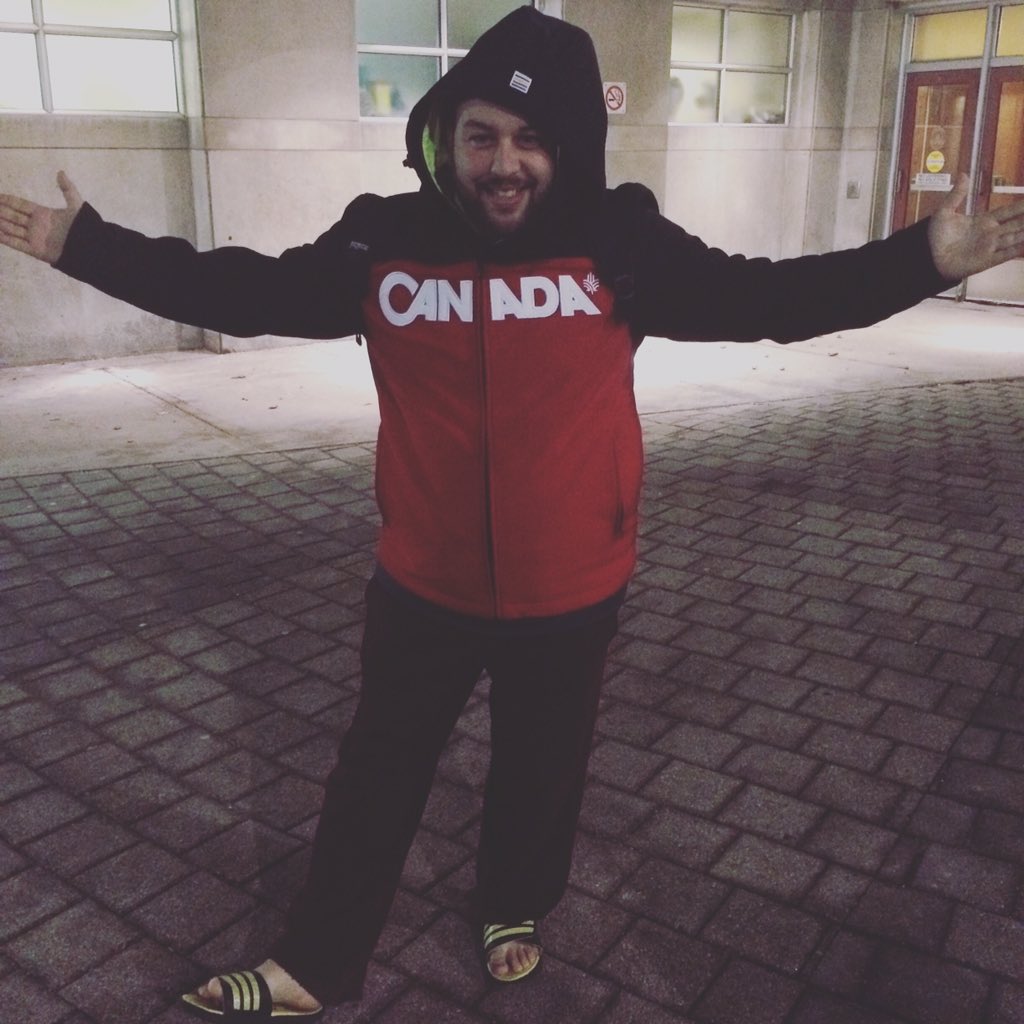 This guy. Yes he's wearing flip flops, and yes it was -3 degrees when this pic was taken. Gotta love him. <a href="/listlima/">Miguel Lima</a>