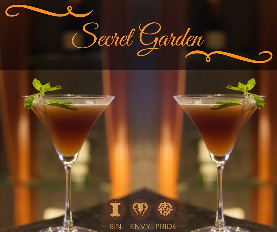sinenvypride's tweet photo. #TrademarkSin:The Secret Garden! This concoction is made of gin,crème de cassis,apple juice,mint &amp; lime! https://t.co/zGmyYluDFt