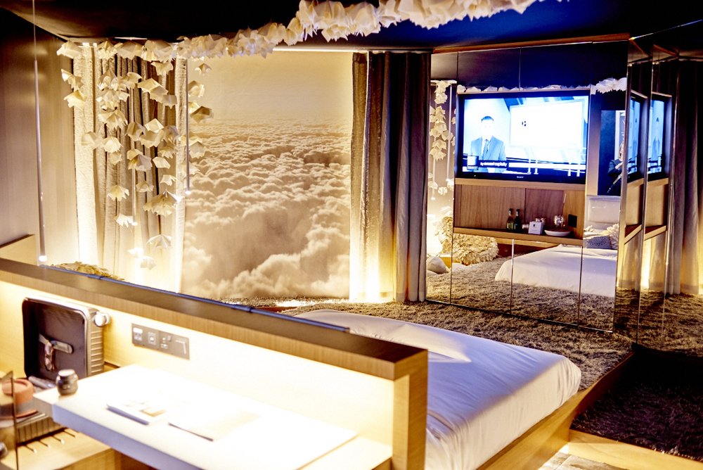 SleepEatEvent's tweet photo. #ThrowbackThursday to @AreenDesign Duality #WonderTale room set at #Sleep15 https://t.co/CgCfZ4M7XN #tbt https://t.co/9DcEOQ5nZI