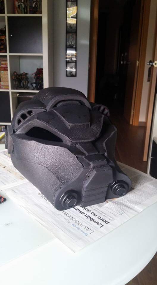 FrikiRoom's tweet photo. Este es el cosplay en el que trabaja marcos de Friki Room, tiene buena pinta eeh. #Warhammer40KSpaceMarine https://t.co/sphYu3jFxH