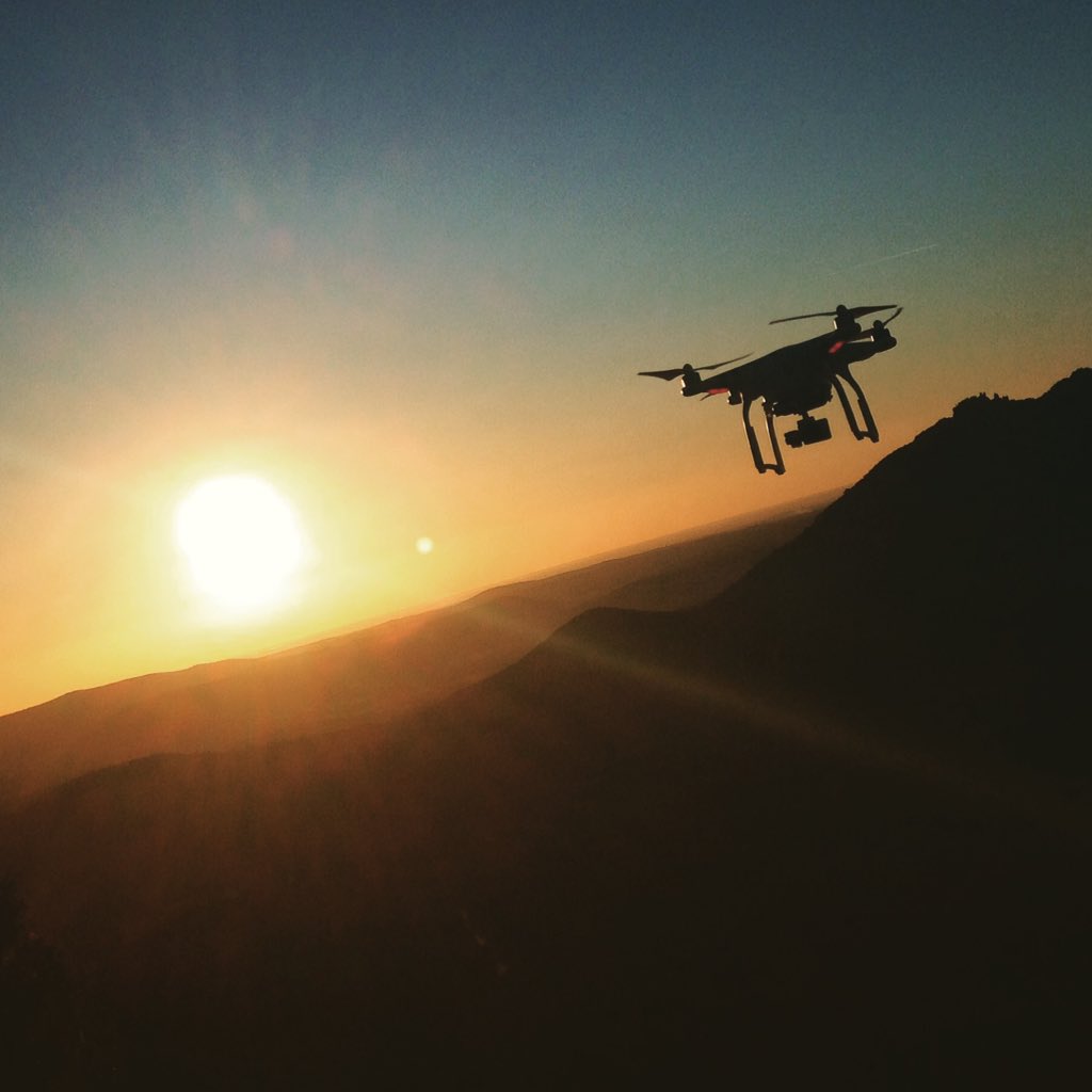 DLStudios34's tweet photo. Retour sur l'Hortus, au Château de Viviourès, pour profiter du lever de soleil tout en s'exerçant au #drone 😊 https://t.co/LvuZxdclfj