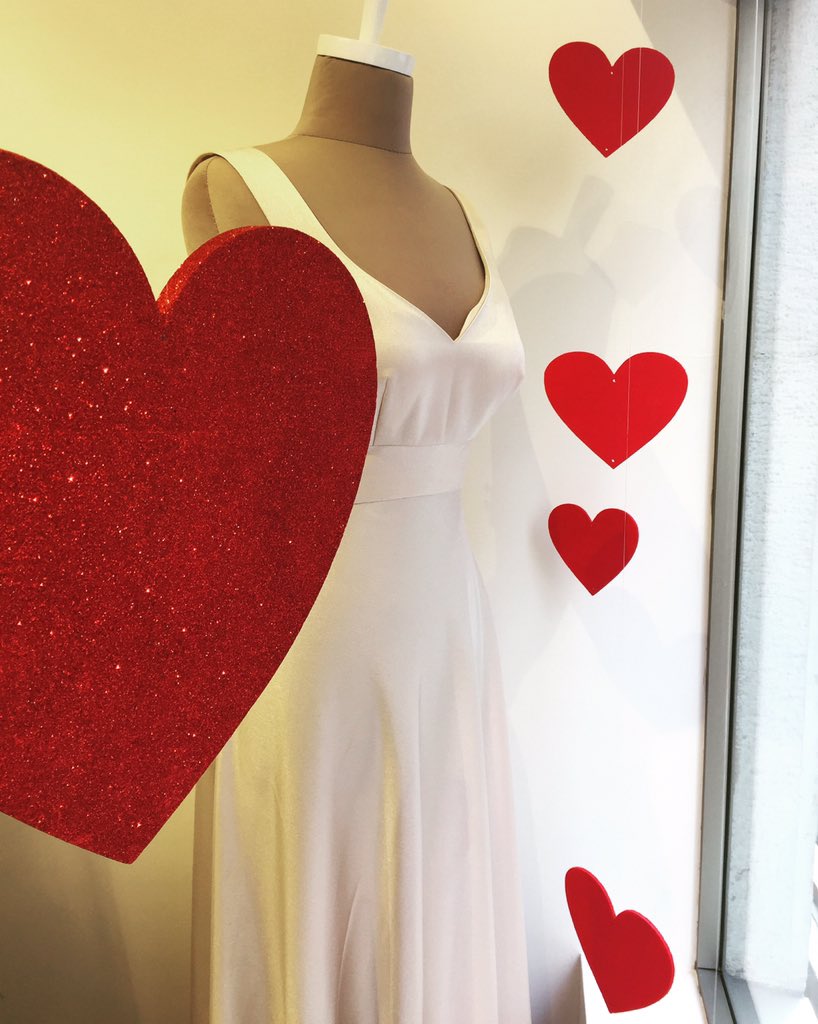 Sevgililer Günü için kimler hazır❓❓👀❤️❤️ #4oneboutique #valentines #valentinesday #sevgililergünü #motd #picoftheday