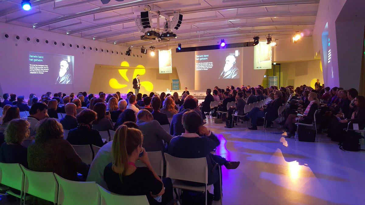 Contextmapp's tweet image. Fullhouse with Jules presenting about Service Design &amp;amp; Customer Journeys #Mie16 #Burokoos #Sanoma