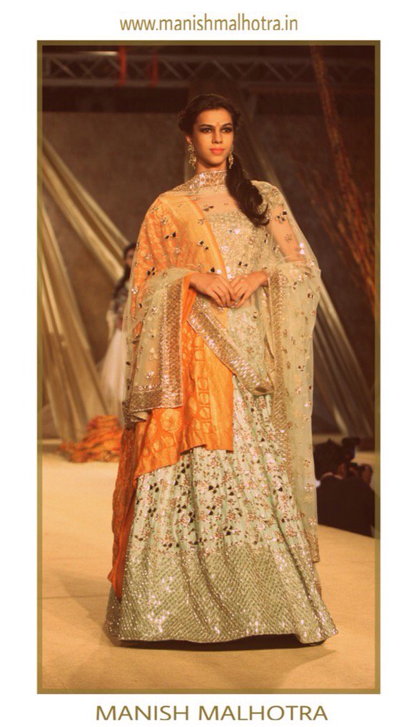 MMalhotraworld's tweet photo. #theregalthreads #bandhini #mirrorwork #Gujarat #makeinindia #handcrafted #2016yearoftextile @ManishMalhotra https://t.co/8PU6FF3TjT
