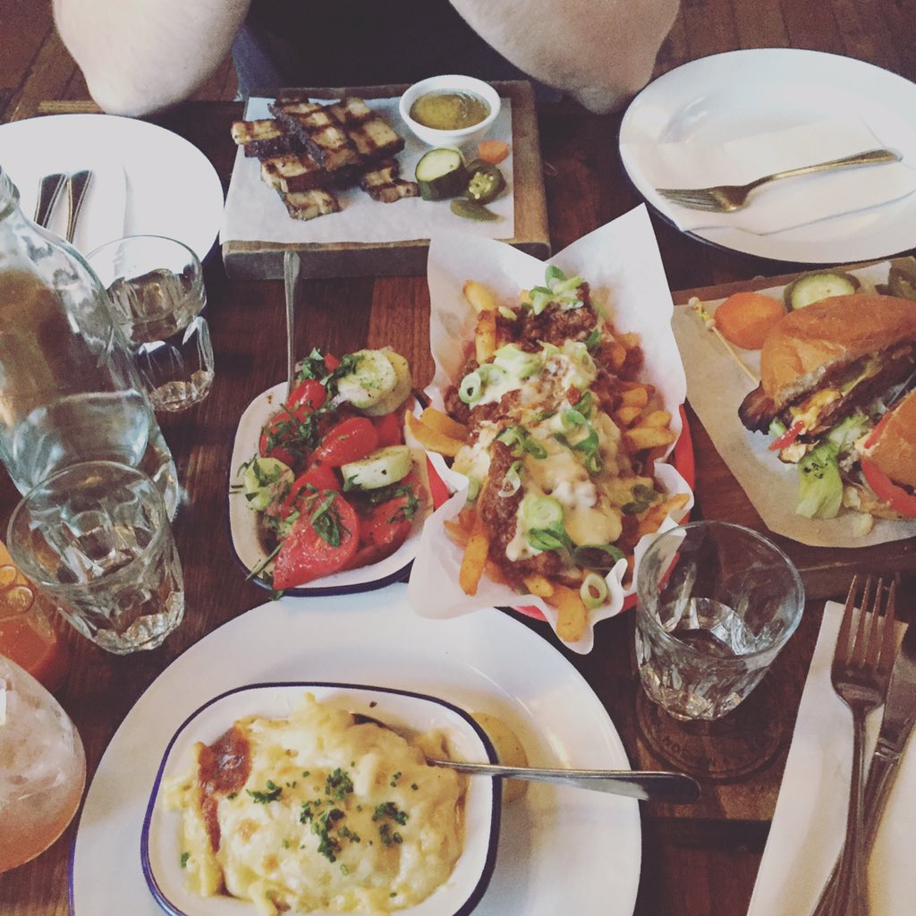 nehakkent's tweet photo. Le Bon Ton 🍽👌🏽👌🏽 #lebonton #collingwood @lebontonmelb https://t.co/mWIt4hq8ln