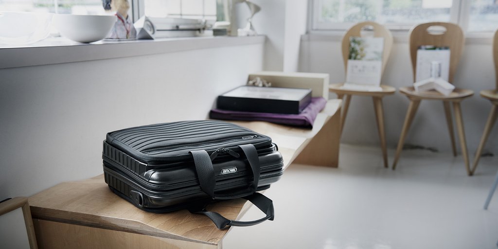 RIMOWA's tweet photo. Pure pleasure for frequent #travelers. #RimowaSalsa Deluxe Hybrid #NotebookBag #Rimowa https://t.co/IhxhNhCejT