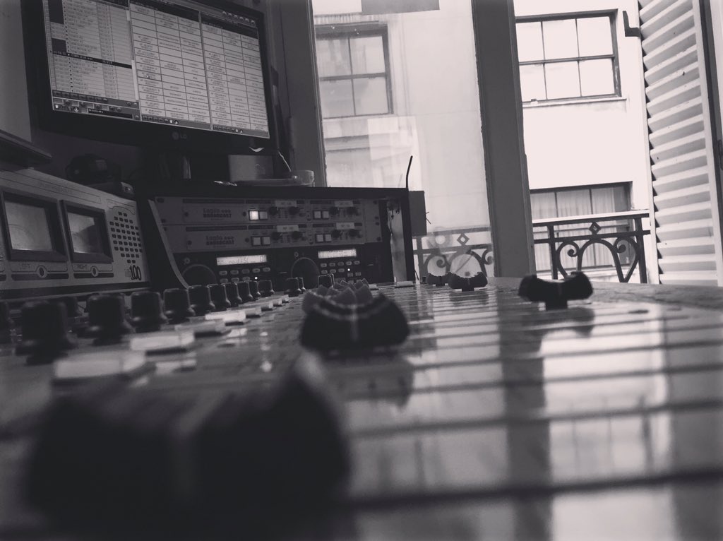 CJDeza's tweet photo. #BuenJueves Mañanas de #Radio. 📻📡 #Argentina #microcentro #Trialcom @trialcom https://t.co/7JfgzQZGhP