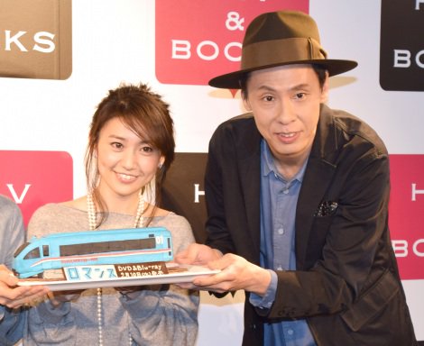 oricon's tweet photo. 大島優子、今年“初チョコ”不評に落胆　大倉孝二「まずそうっすね…」 #映画 #大島優子 #大倉孝二 @Oshima__Yuko #芸能 #ニュース https://t.co/NzzzqEIOD1 https://t.co/OhARrBaMBQ
