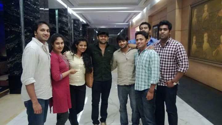 madhuriram3's tweet photo. @ramsayz Latest pic with his frnds #frnds day #sharing #happiness #enjoyingwithfriends 😍😍 😍😍👫👬👭👫👬 https://t.co/DqXepa9WWz