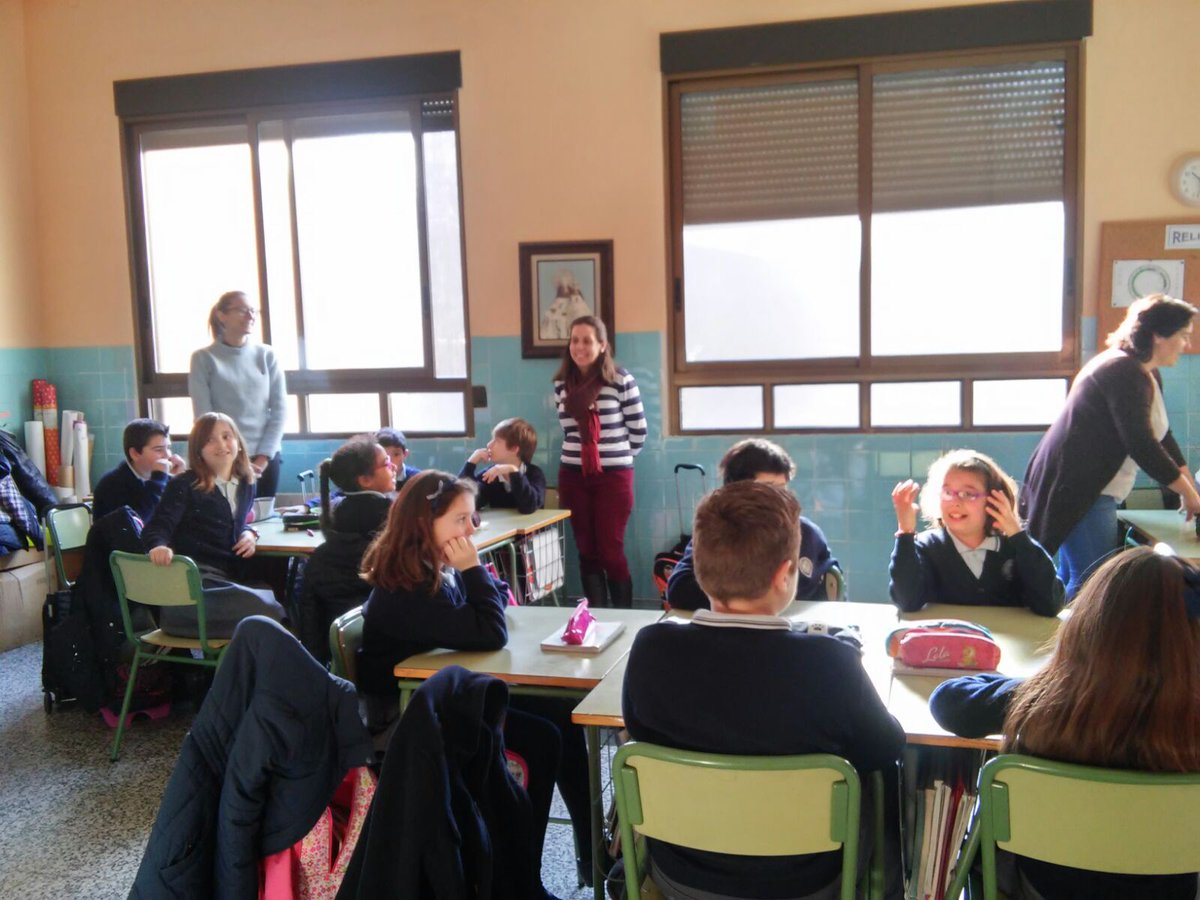 colVsalud's tweet photo. Continuamos con los grupos interactivos en 4 de primaria. Gracias voluntarios y voluntarias. https://t.co/wocgfBKPe0