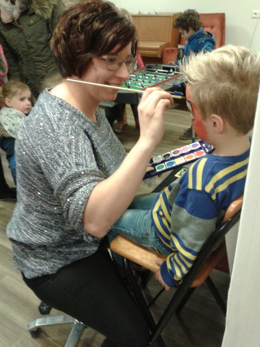 EricaTopGrift's tweet photo. Een kleine blik van de gezellige winterfair in Elim die gisteren plaats vond @znwv https://t.co/V9wLwM8tv6