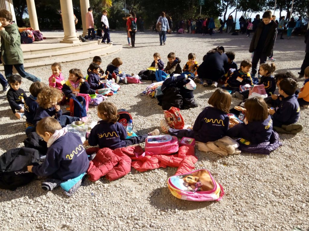 escolaventosmir's tweet photo. Hora de dinar #torreametller @VentosMir https://t.co/9hZgVlj8Ds