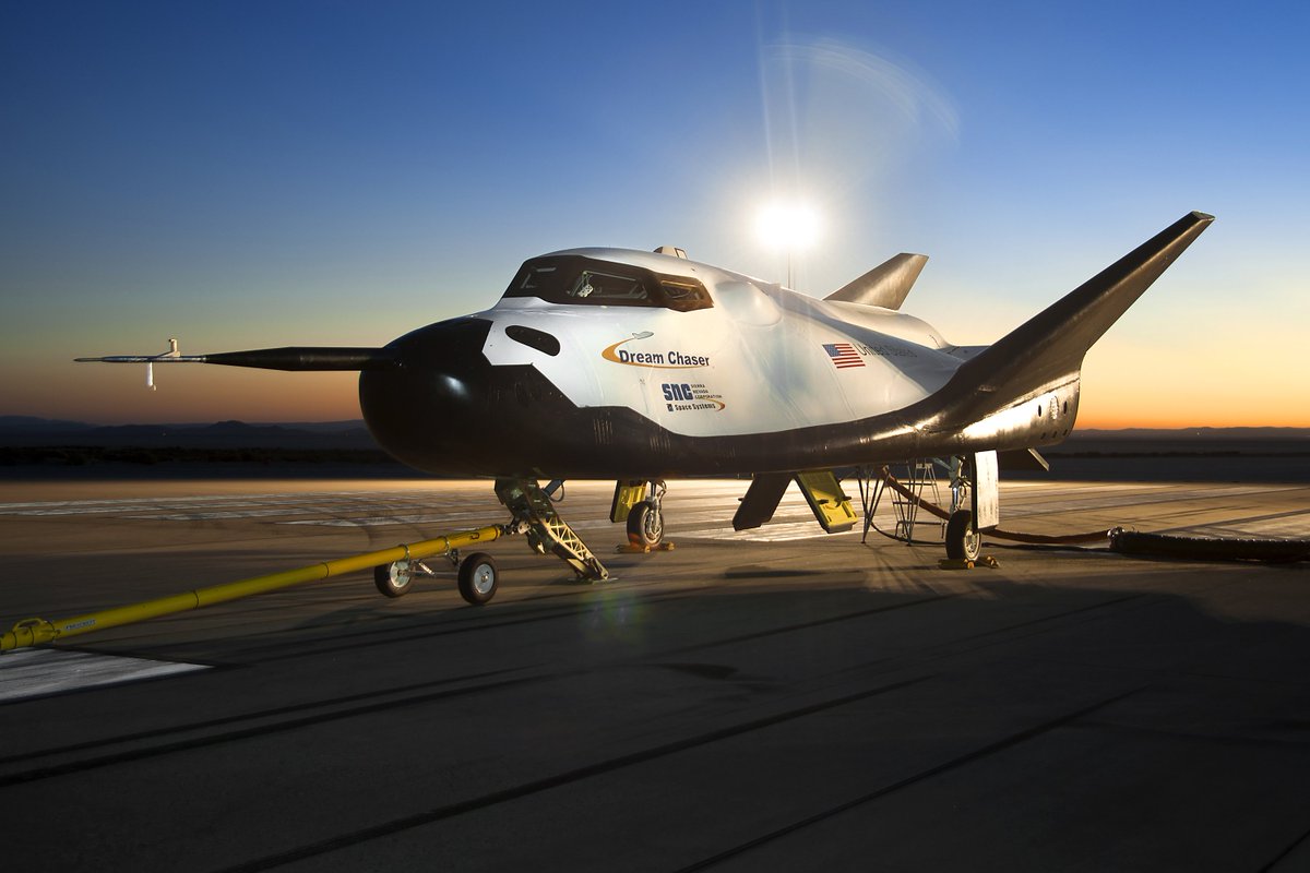 danlevesq's tweet image. #ESA and #NASA now backing @SNCspacesystems Dream Chaser #spaceplane. bit.ly/1Ship8P
