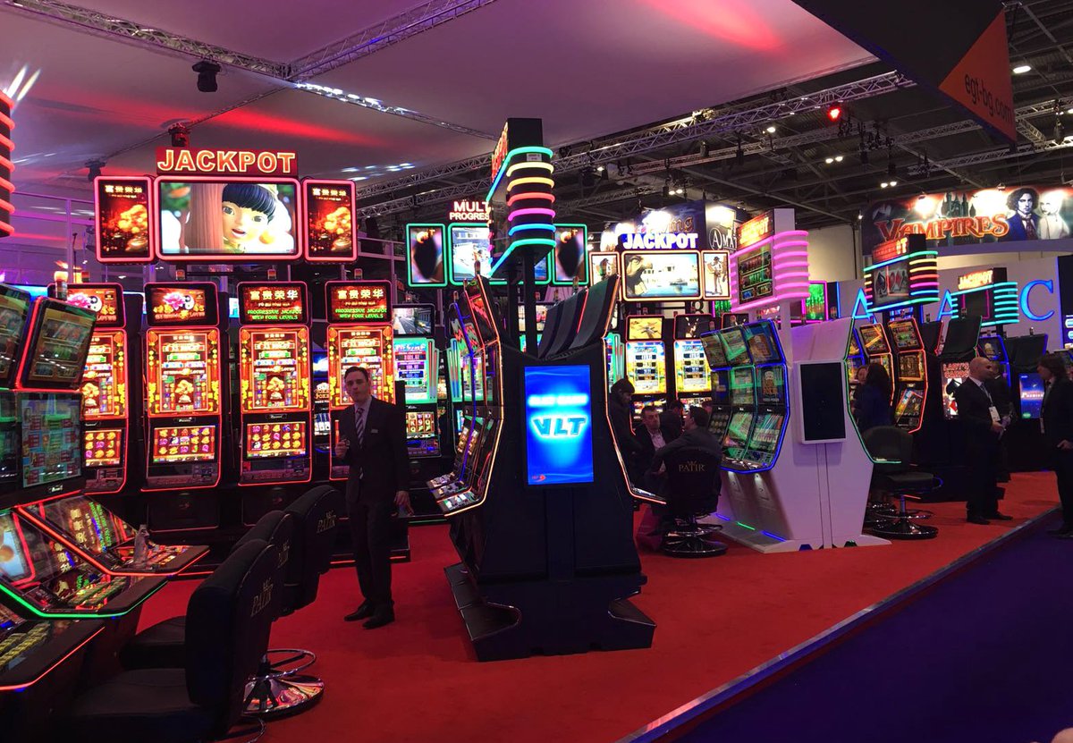 TecnausaRec's tweet photo. Tecnausa en #ICEgaming #ICE2016 con amigos y colaboradores https://t.co/GejUB4OIUQ