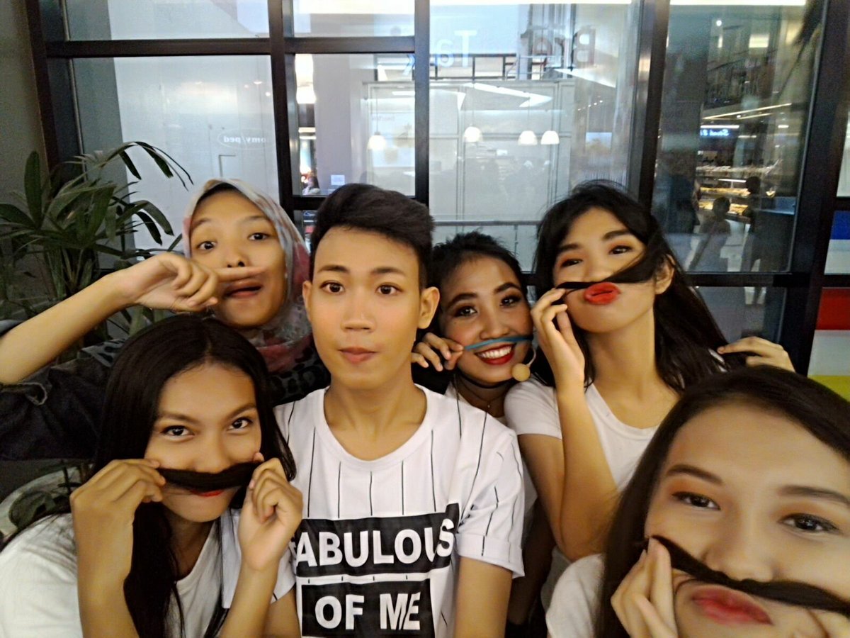 Merhyuna crew + manager at tangcit