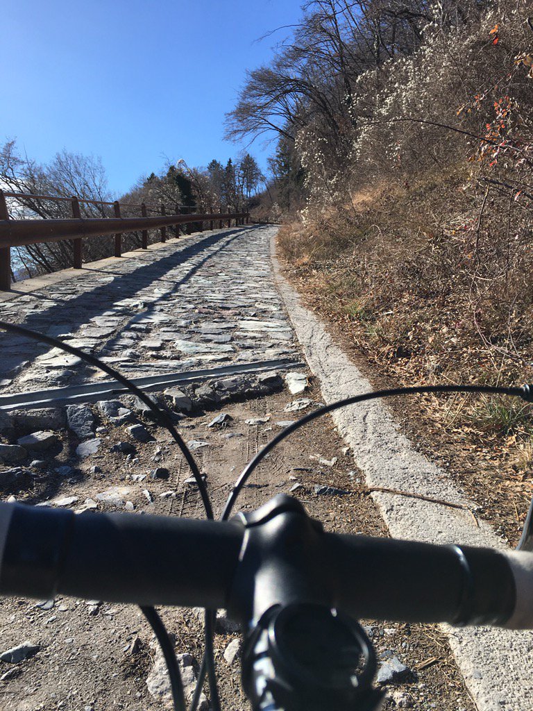 cyclingthedream's tweet photo. Take the road bike they said. The new road is perfect they said. I beg to differ. #mtb #unbelievableviews #cyclelots https://t.co/edwo2WWCQ8